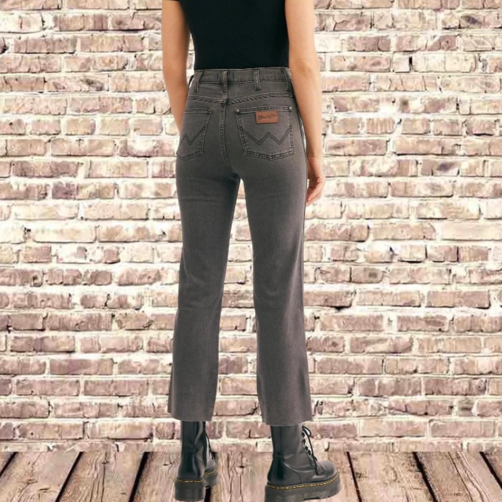 Wrangler 25 Heritage Fit Onyx High Rise Crop Jeans